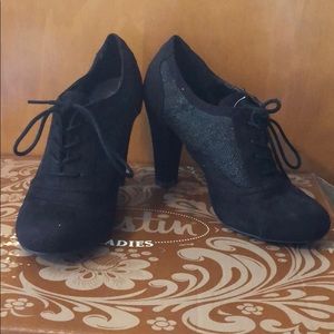 Small black heels - size 7.5